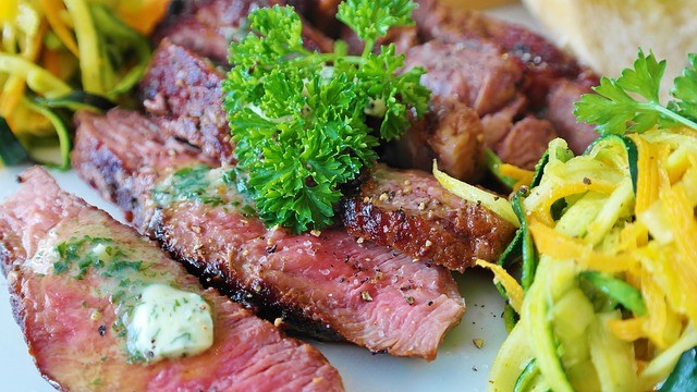 steak so zeleninou